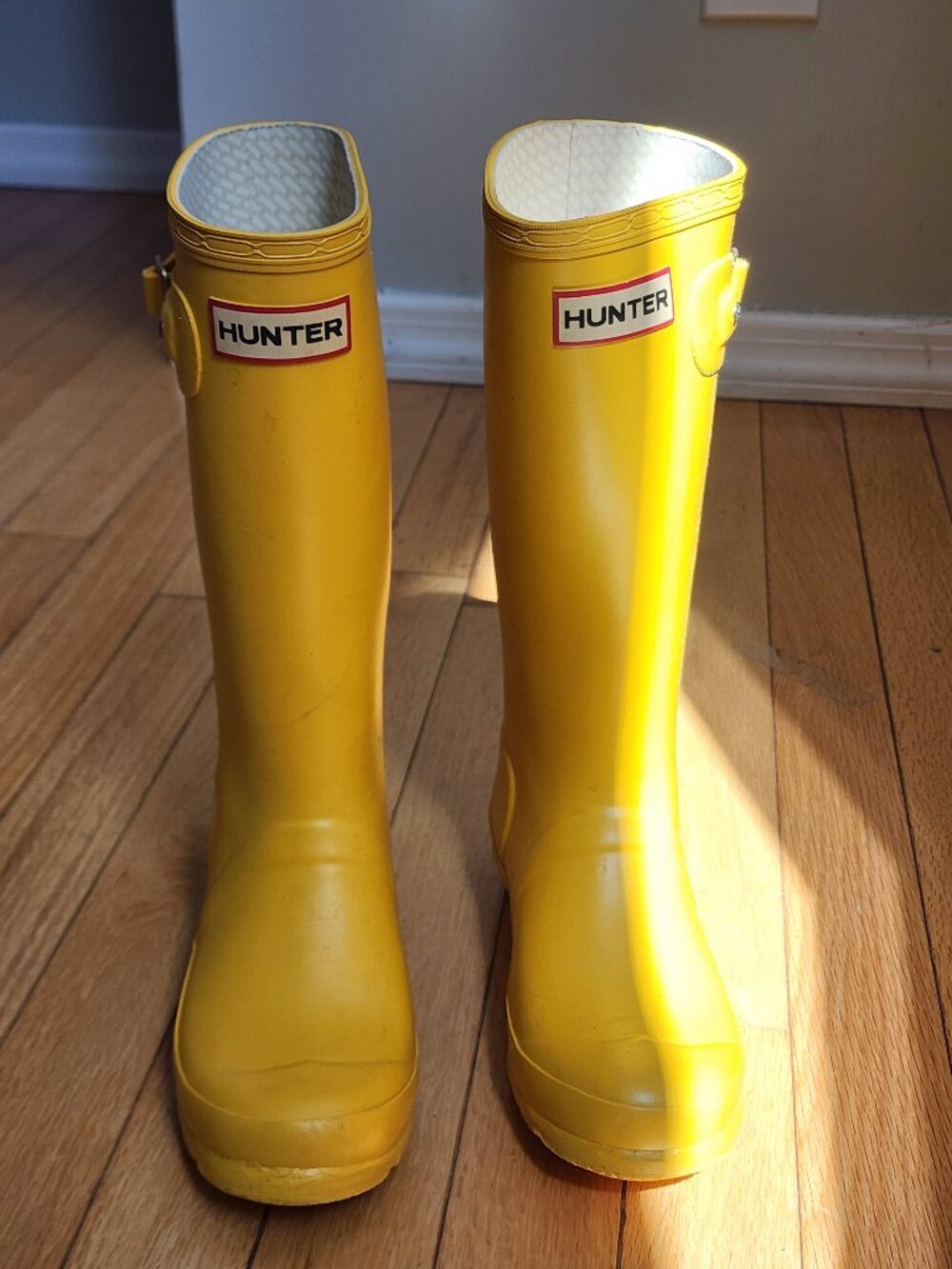 Hunter Yellow Boots - Picture 1 of 4